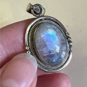 Sterling silver moonstone pendent